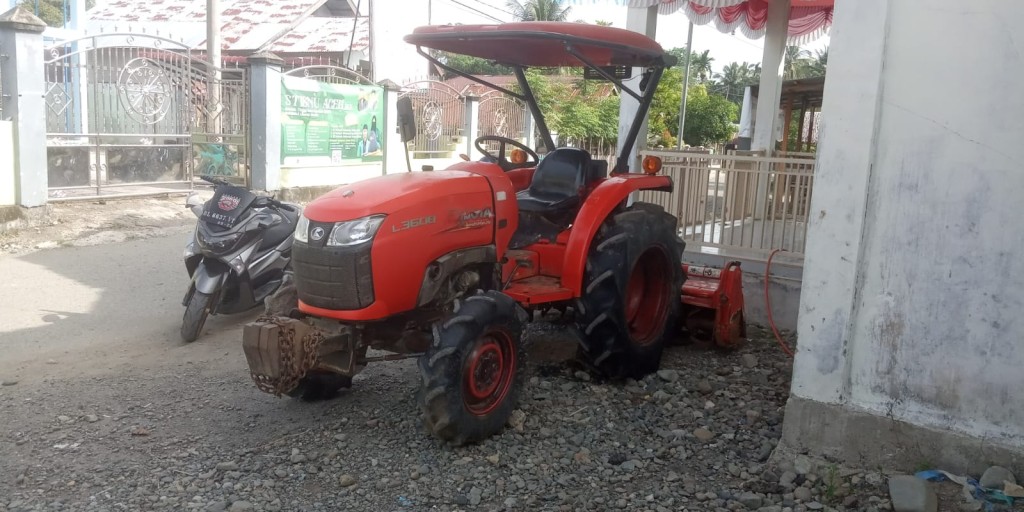 Pengadaan dan Optimalisasi Traktor Desa Balue Kulu